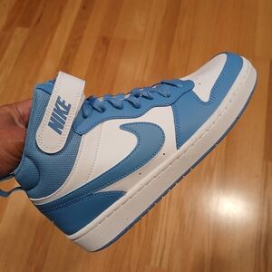 Nike Court Borough Mid II Streetwear/Athletic Shoes Size 7 Youth/8.5 Women